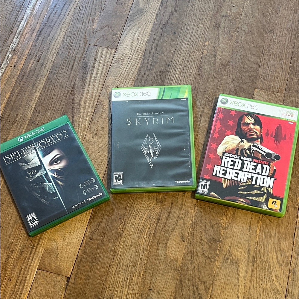 360 Game Bundle: Skyrim, Red Dead Redemption, Dishonored 2 - Black/Green